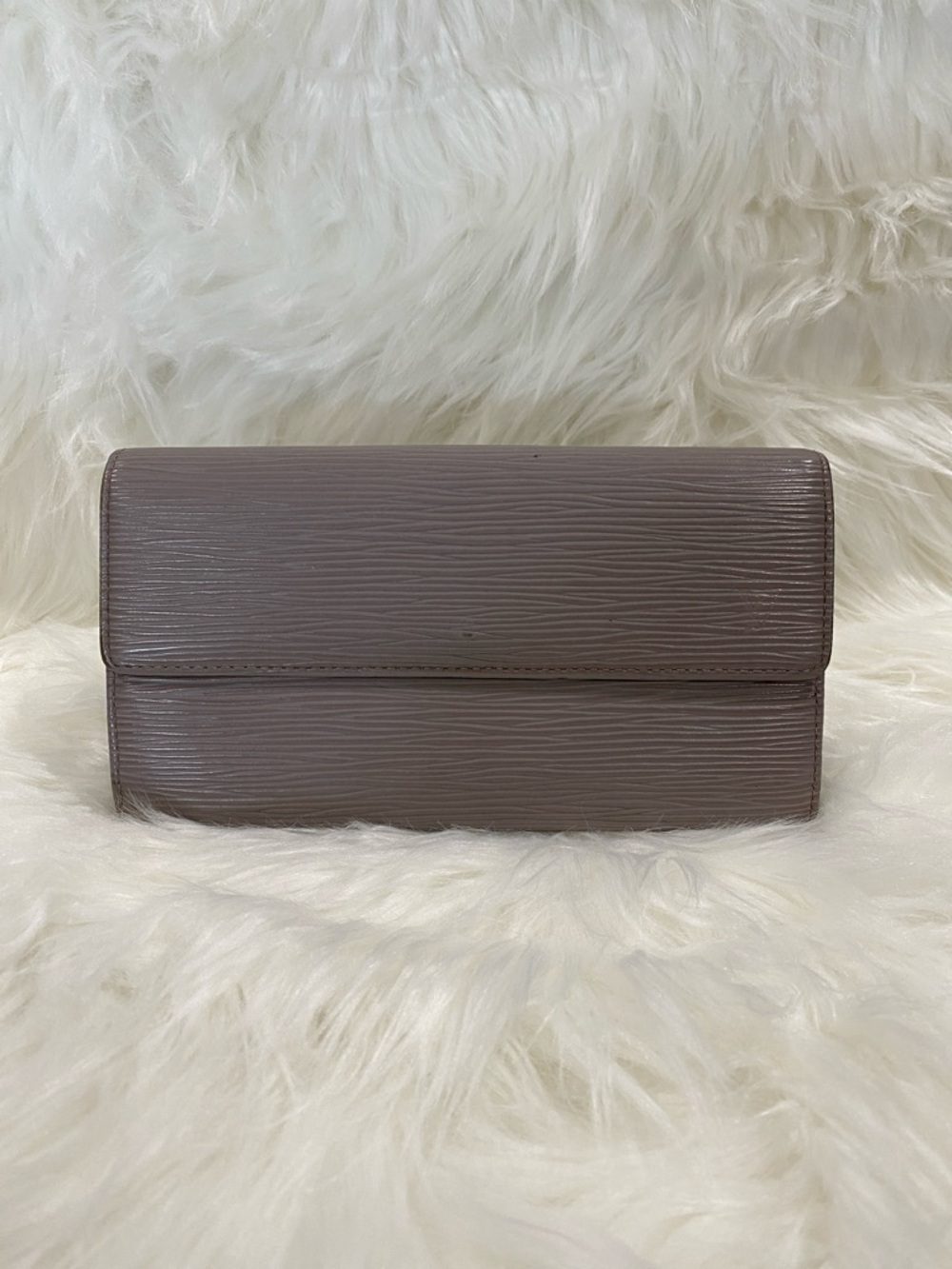 Louie Vuitton gray epi wallet